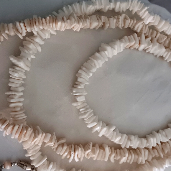 Shell necklaces - Picture 9 of 16